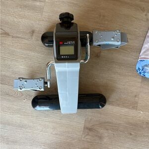 TECHMOO Under desk portable bike pedal exerciser NWOT